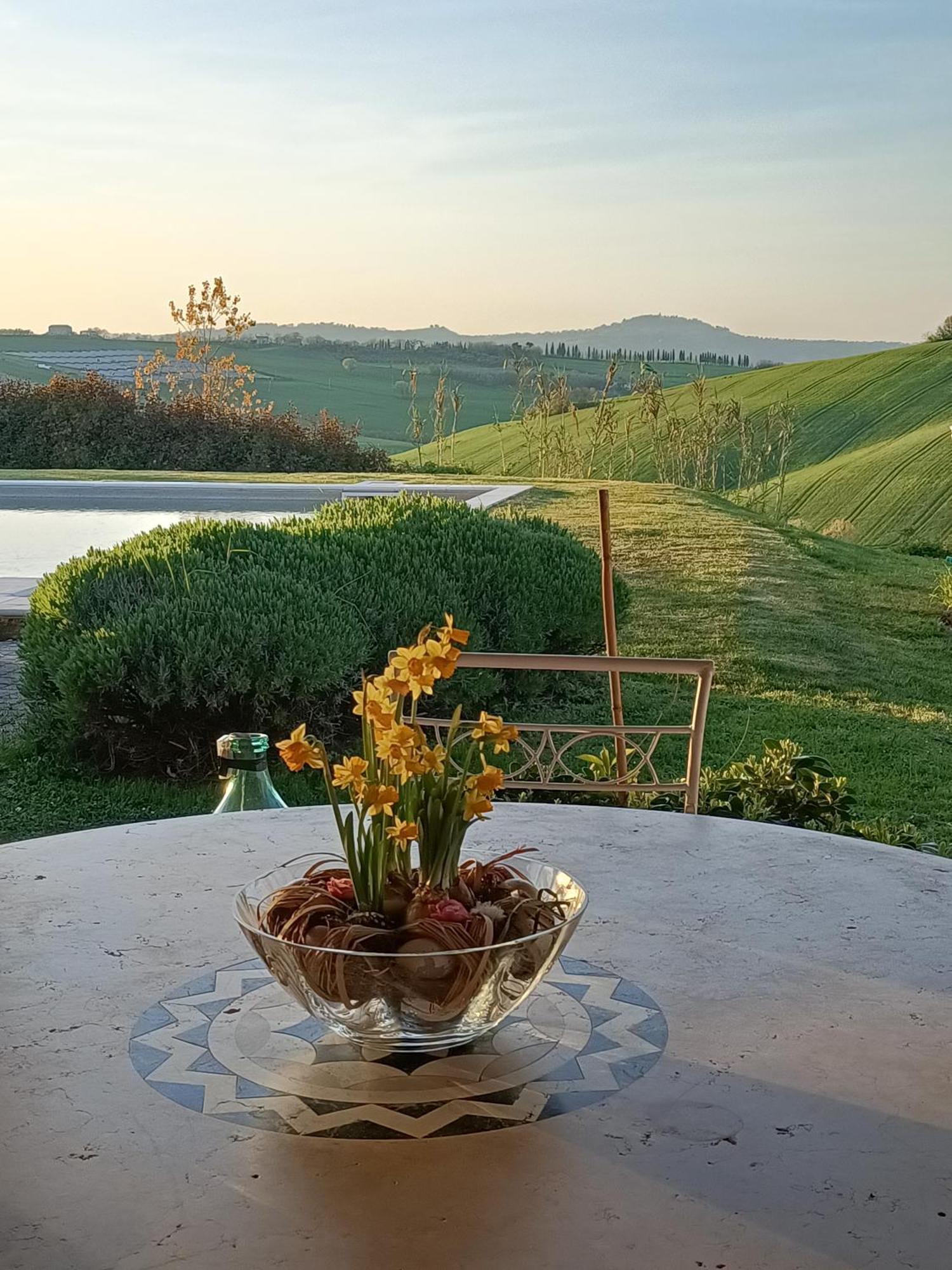 Casale Il Girasole Hotel Barbara Luaran gambar